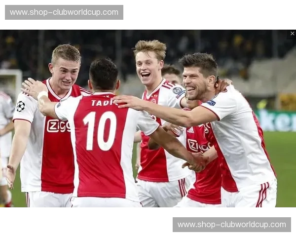 足球史诗：阿贾克斯与巴萨的荣耀之约，绿茵场上的传奇碰撞